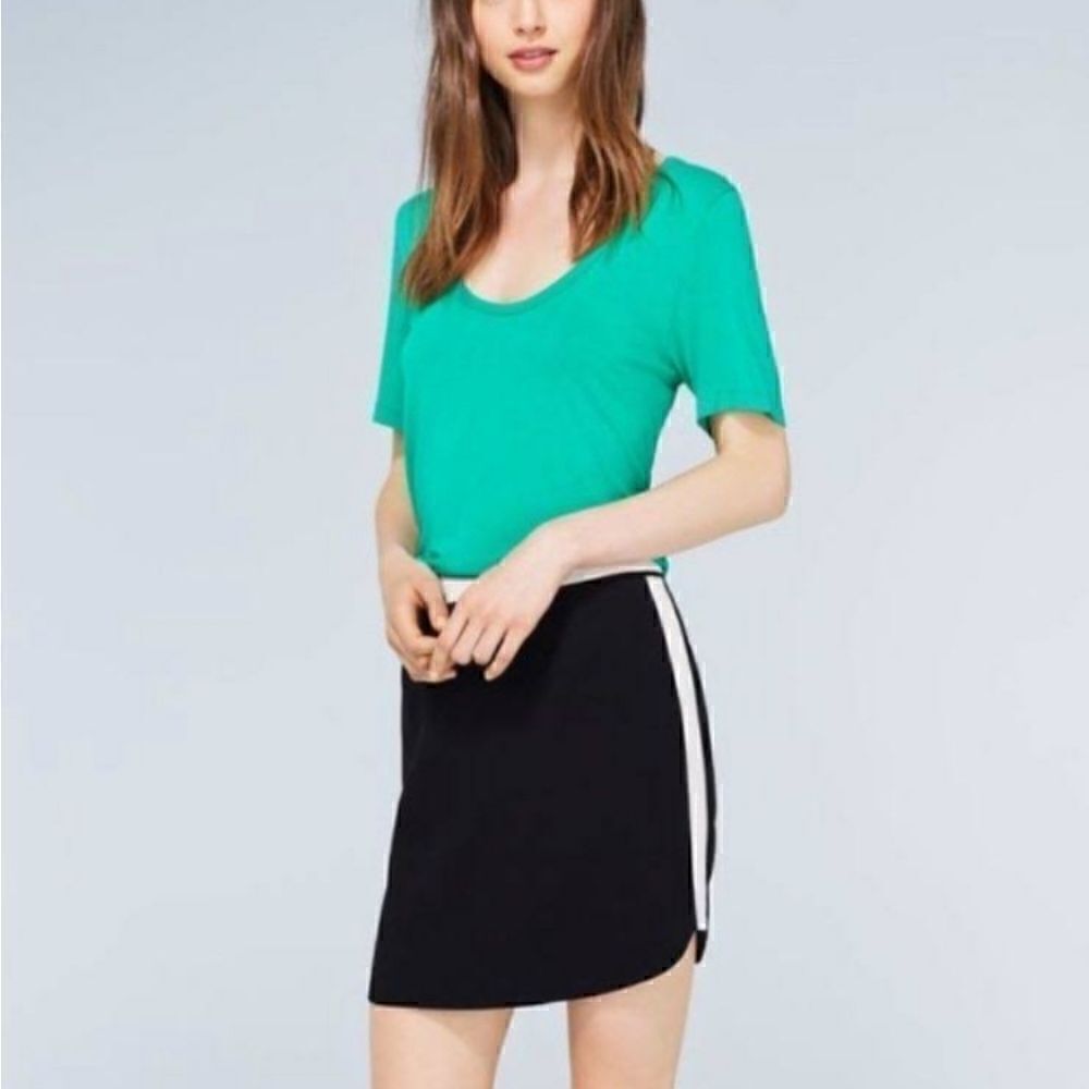 ARITZIA BABATON Tyler Mini Skirt Black with Side Stripe Size 8